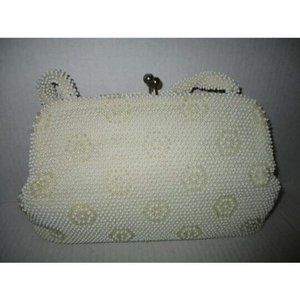 *Corde Vintage Cream Beige Beading Satchel Kiss Closure